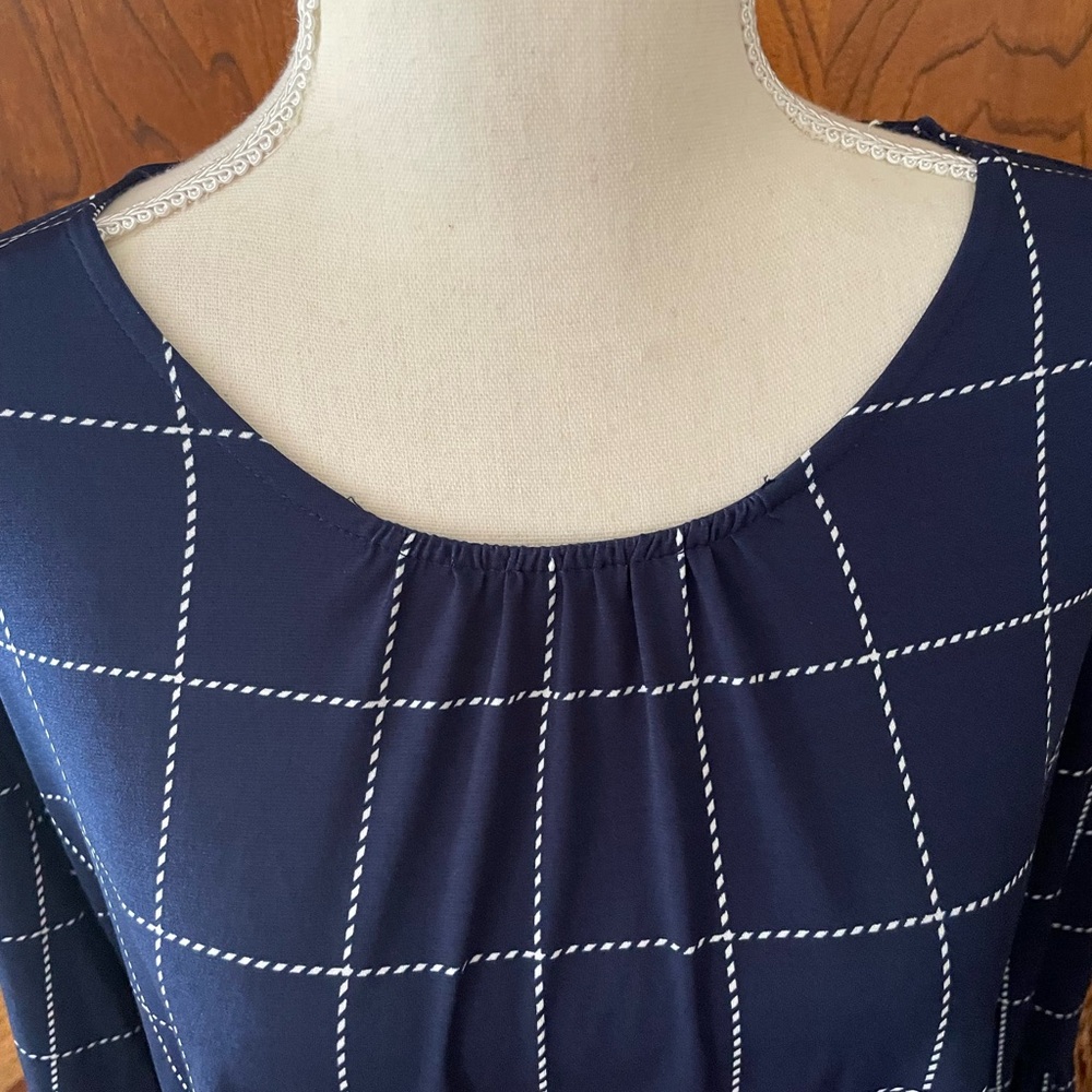 Liz Claiborne Career blue white blouse size XL round neck spandex bell sleeves - Picture 11 of 16